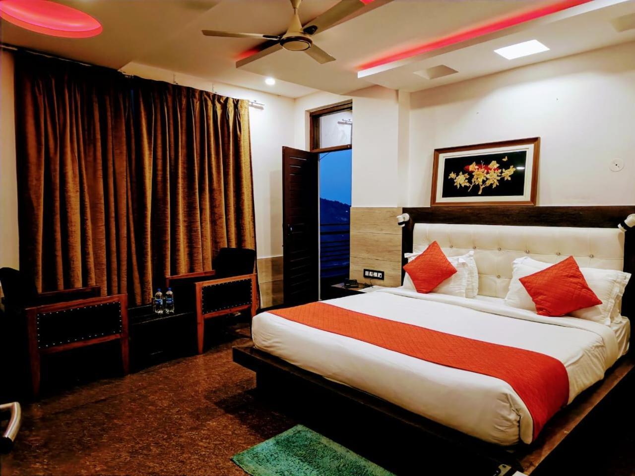 King Castle Mcleodganj-Centrally Heated And Air Cooled- Near Mall Road - Free Parking Дхарамсала Екстериор снимка