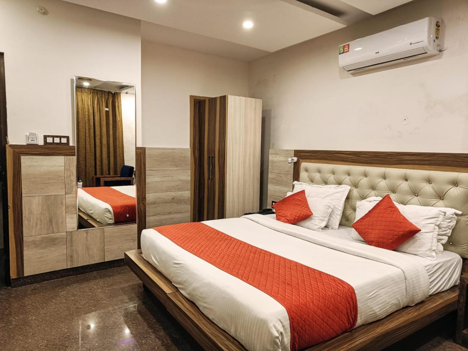 King Castle Mcleodganj-Centrally Heated And Air Cooled- Near Mall Road - Free Parking Дхарамсала Екстериор снимка
