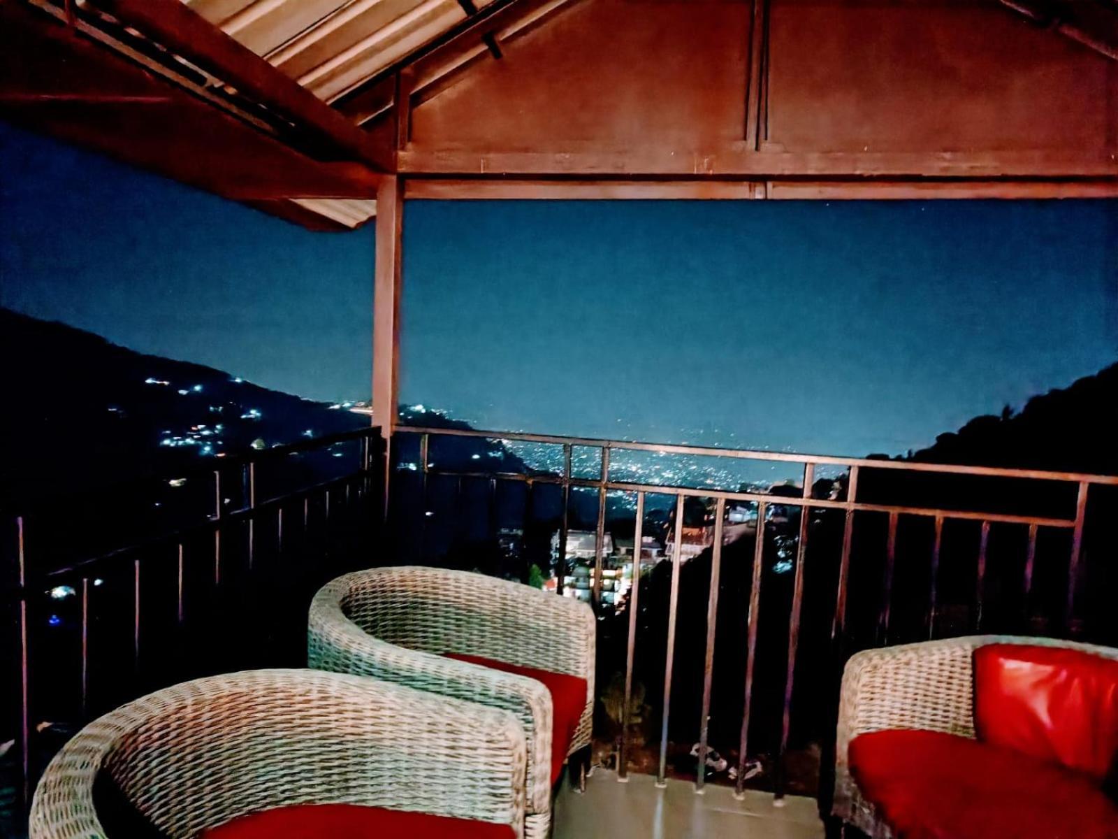 King Castle Mcleodganj-Centrally Heated And Air Cooled- Near Mall Road - Free Parking Дхарамсала Екстериор снимка