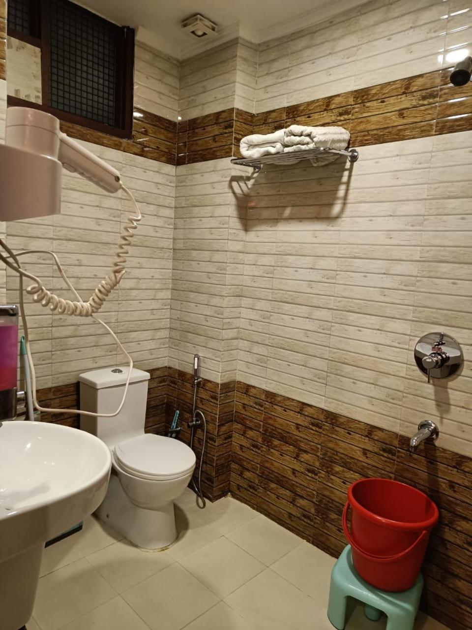 King Castle Mcleodganj-Centrally Heated And Air Cooled- Near Mall Road - Free Parking Дхарамсала Екстериор снимка