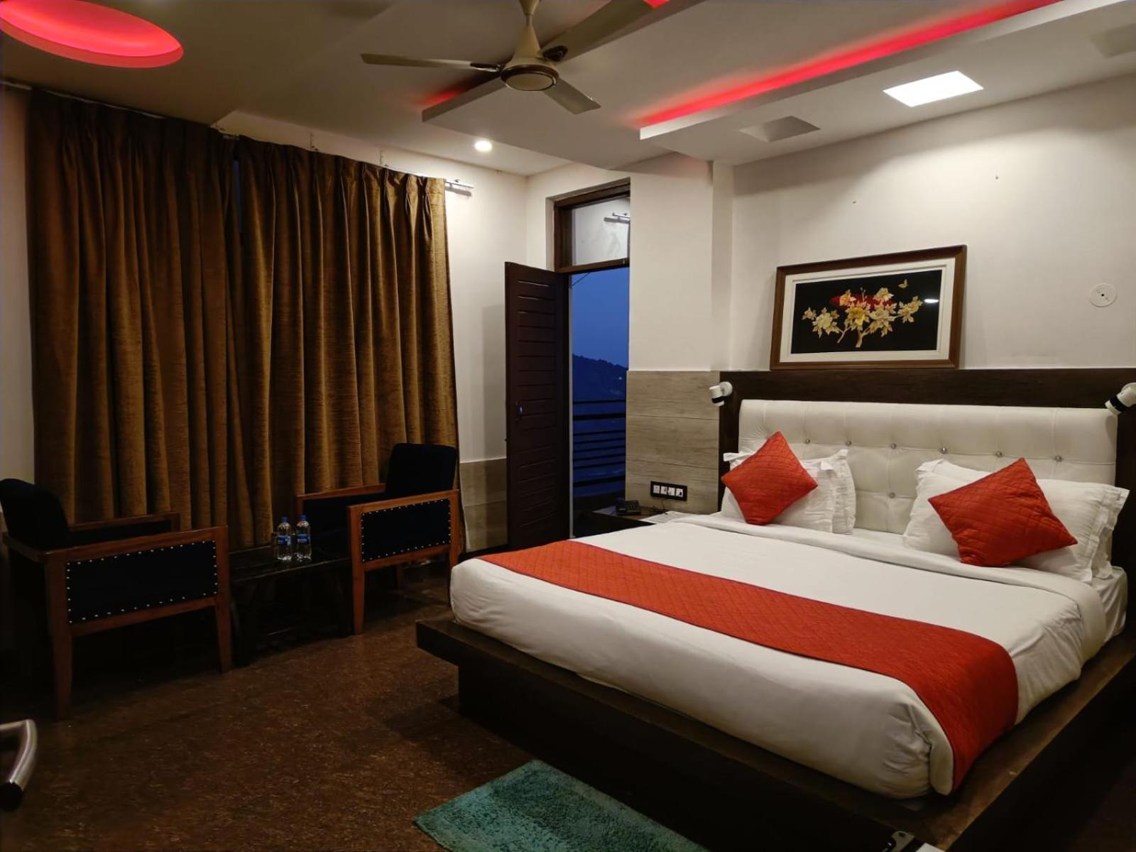 King Castle Mcleodganj-Centrally Heated And Air Cooled- Near Mall Road - Free Parking Дхарамсала Екстериор снимка