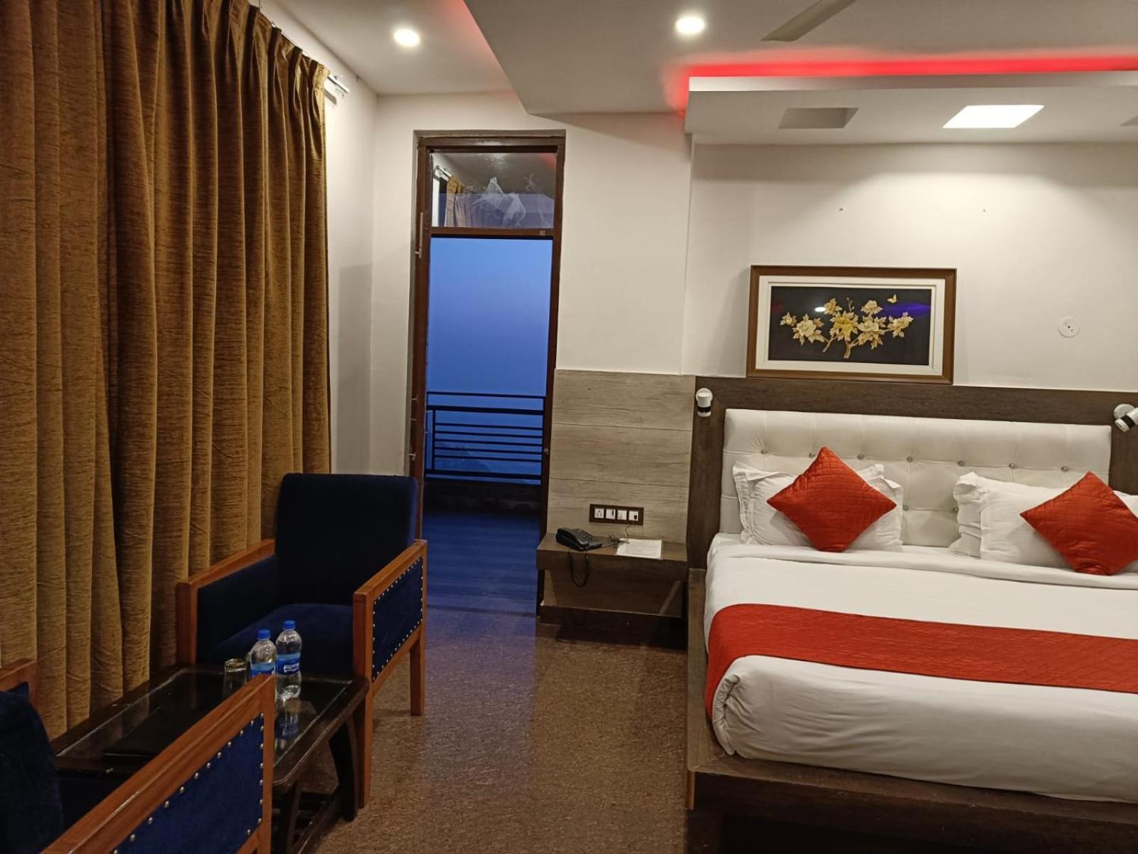 King Castle Mcleodganj-Centrally Heated And Air Cooled- Near Mall Road - Free Parking Дхарамсала Екстериор снимка