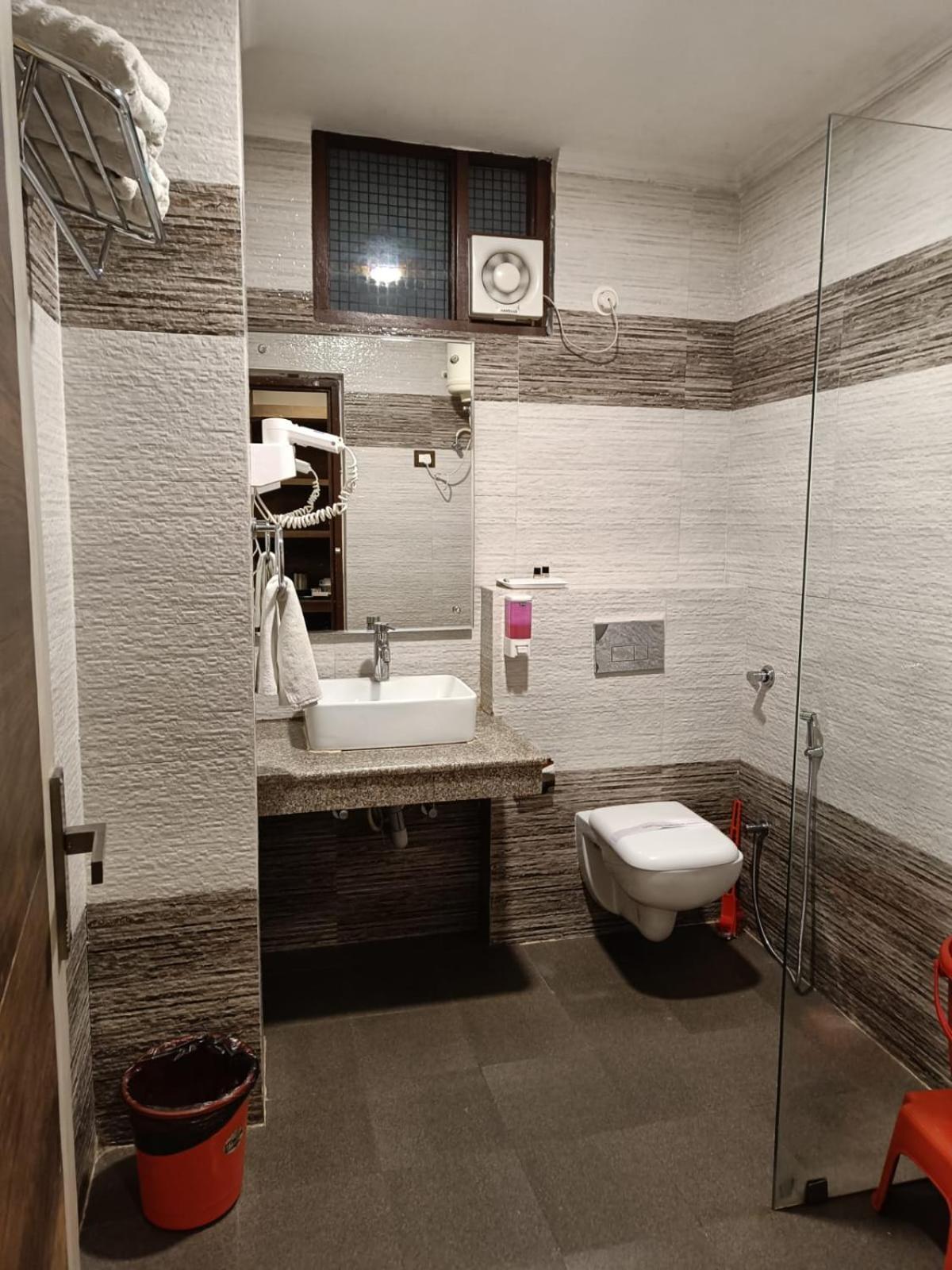 King Castle Mcleodganj-Centrally Heated And Air Cooled- Near Mall Road - Free Parking Дхарамсала Екстериор снимка