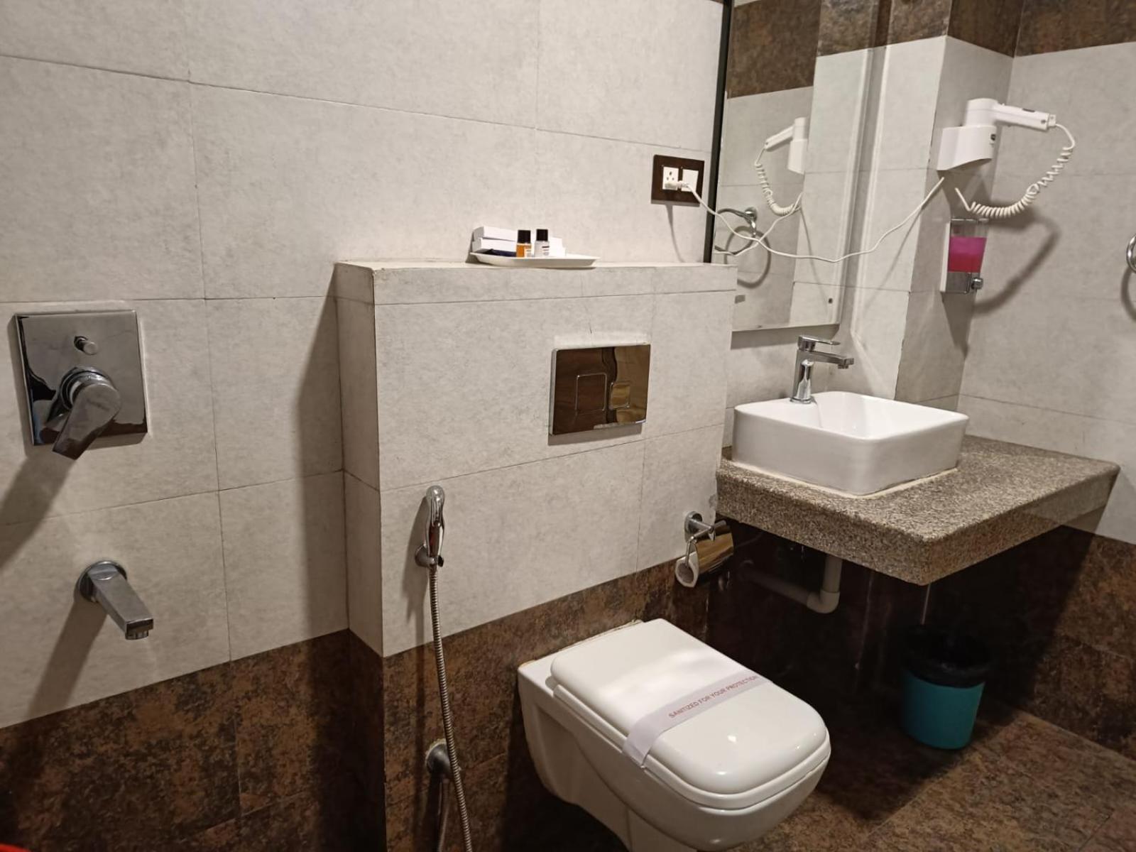 King Castle Mcleodganj-Centrally Heated And Air Cooled- Near Mall Road - Free Parking Дхарамсала Екстериор снимка