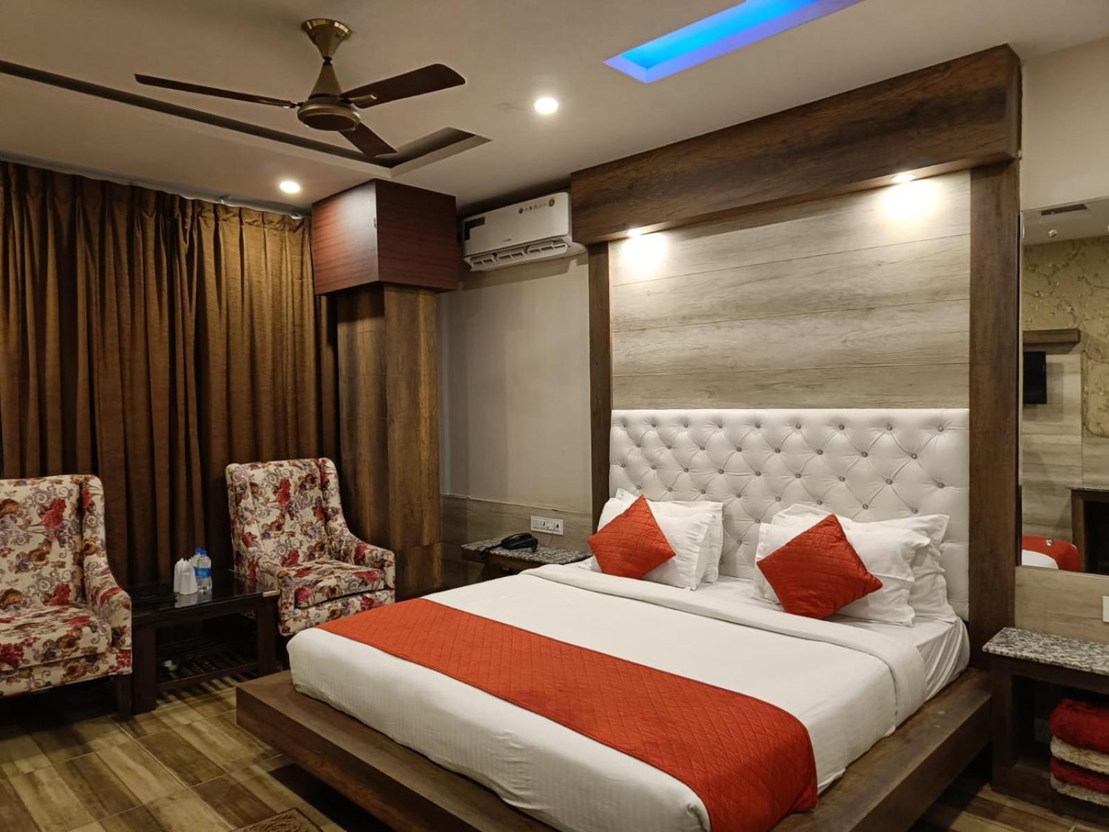 King Castle Mcleodganj-Centrally Heated And Air Cooled- Near Mall Road - Free Parking Дхарамсала Екстериор снимка